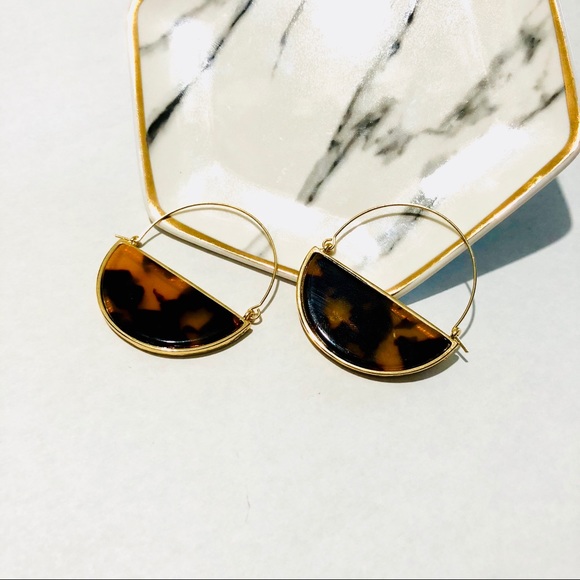 OLIVIA HALF CIRCLE HOOP DROP TORTOISE EARRINGS - Picture 2 of 6
